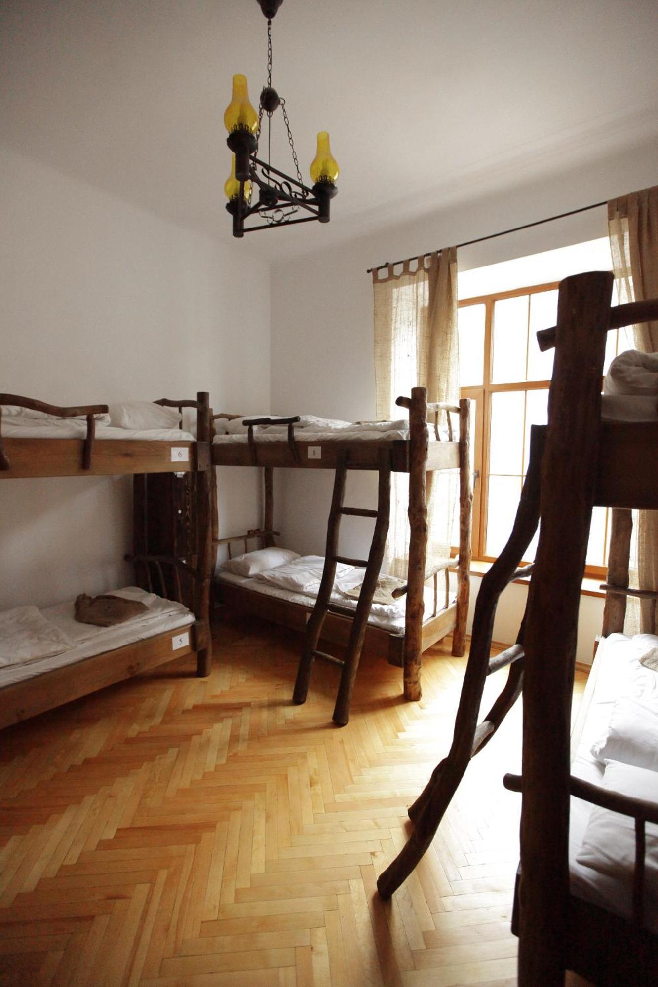 GHOSTel - Medieval Hostel Lviv Buitenkant foto