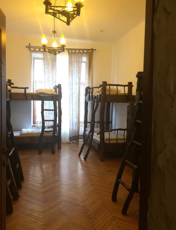 GHOSTel - Medieval Hostel Lviv Buitenkant foto
