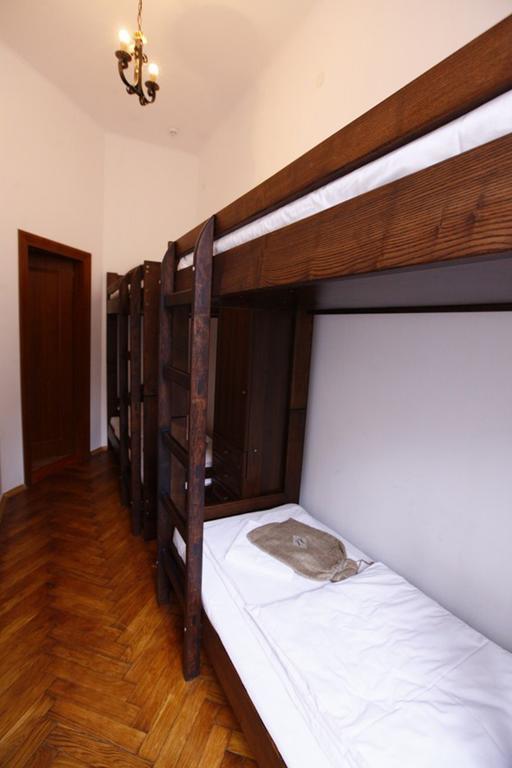 GHOSTel - Medieval Hostel Lviv Buitenkant foto