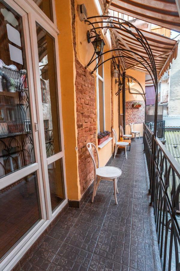 GHOSTel - Medieval Hostel Lviv Buitenkant foto