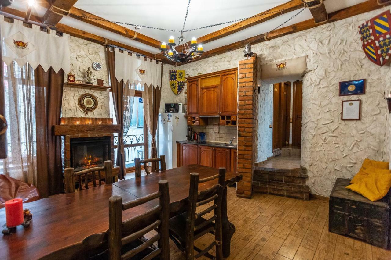 GHOSTel - Medieval Hostel Lviv Buitenkant foto