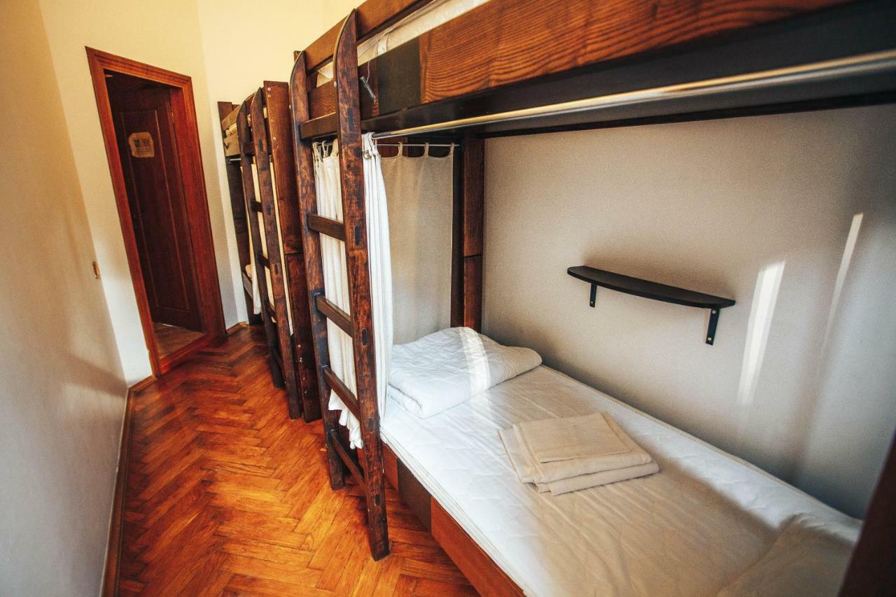 GHOSTel - Medieval Hostel Lviv Buitenkant foto