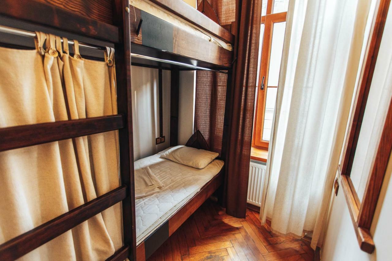GHOSTel - Medieval Hostel Lviv Buitenkant foto