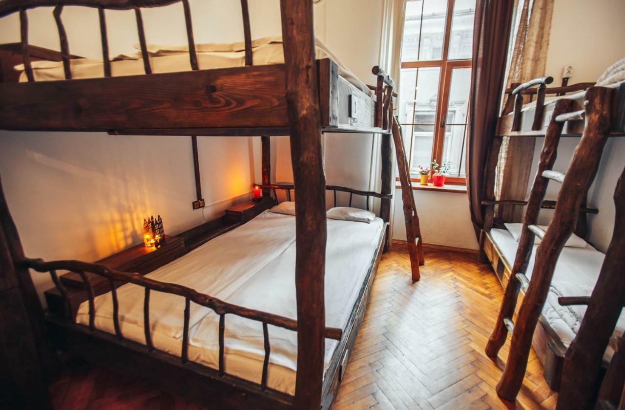 GHOSTel - Medieval Hostel Lviv Buitenkant foto