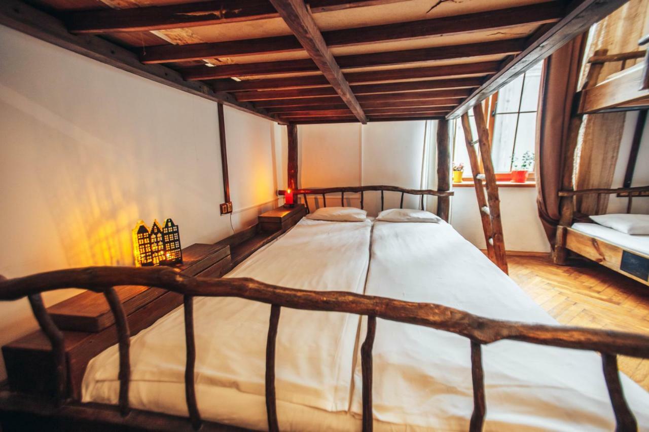 GHOSTel - Medieval Hostel Lviv Buitenkant foto