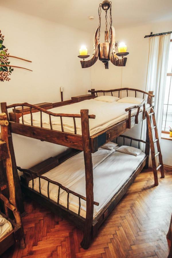 GHOSTel - Medieval Hostel Lviv Buitenkant foto
