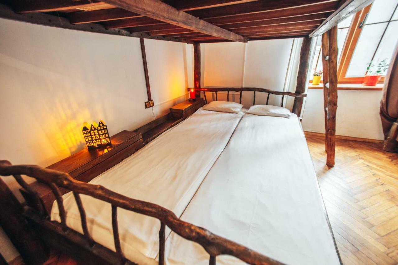 GHOSTel - Medieval Hostel Lviv Buitenkant foto