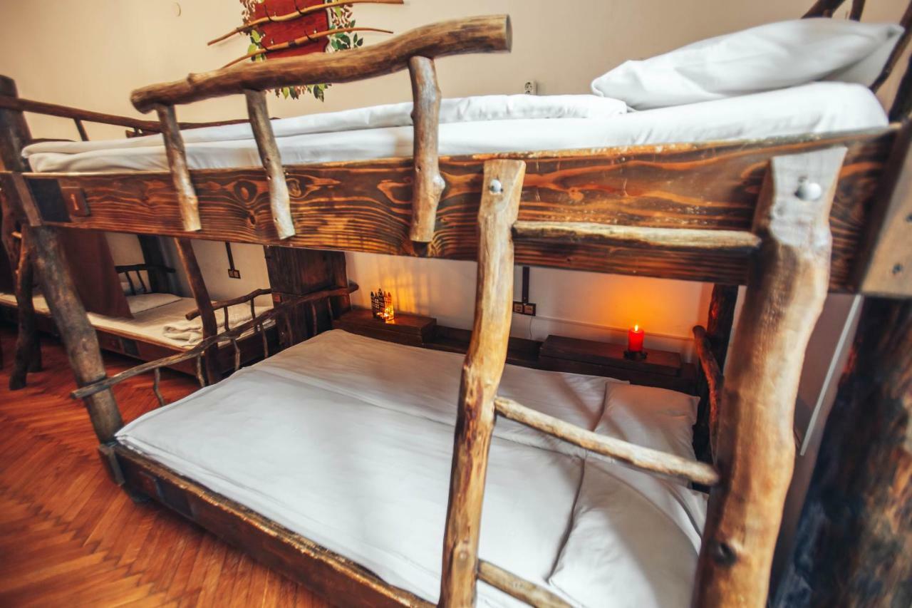 GHOSTel - Medieval Hostel Lviv Buitenkant foto